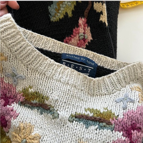 Vintage Hand Knit Floral Embroidered Chunky Sweater Cottagecore Knitwear Medium. - Picture 8 of 8